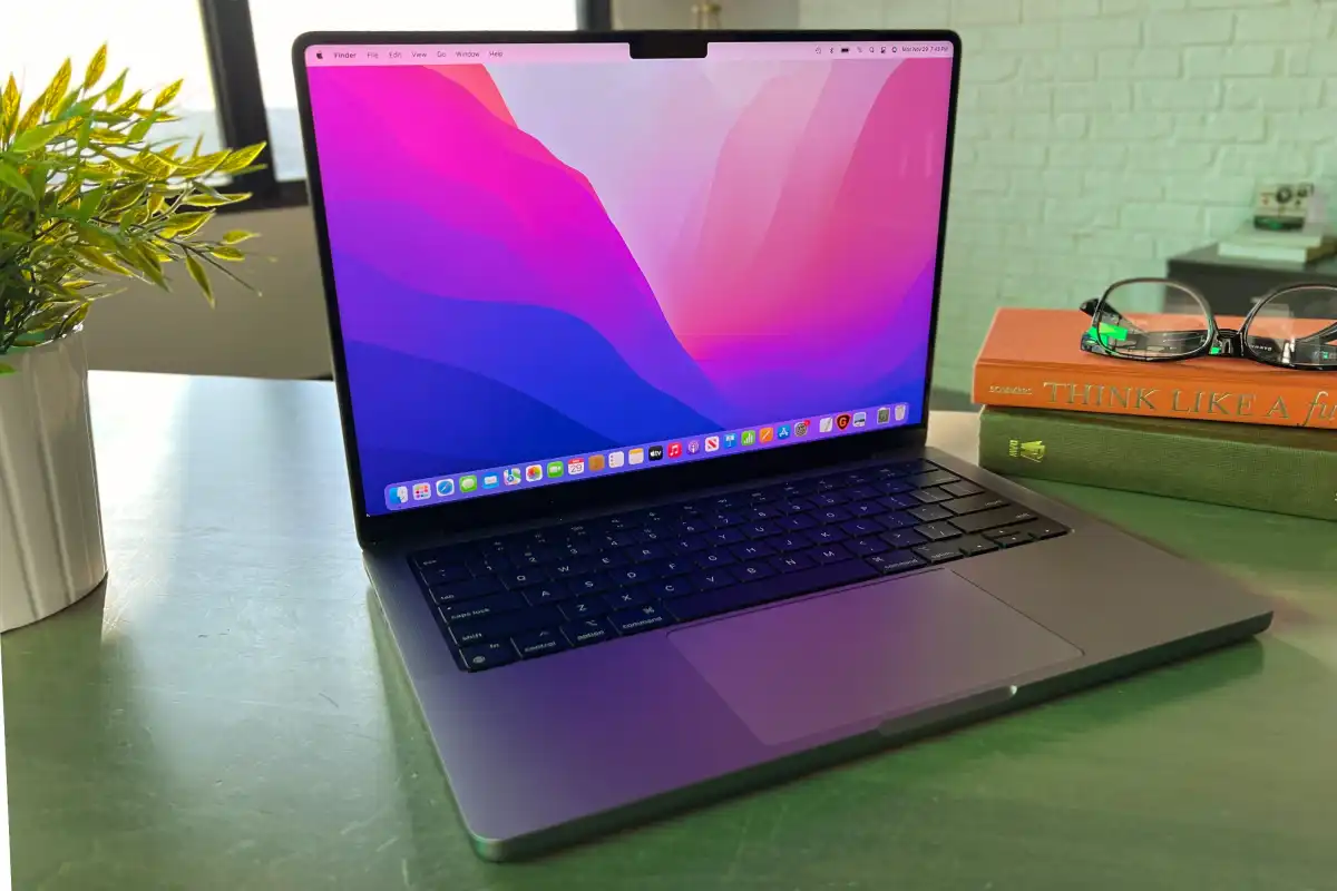 macOS Sonoma 14.6 update adds second external display support for M3 MacBook Pro